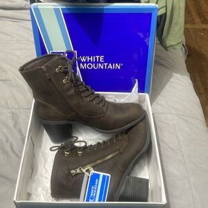 White mountain Dorian size 9 dark brown woman’s boot